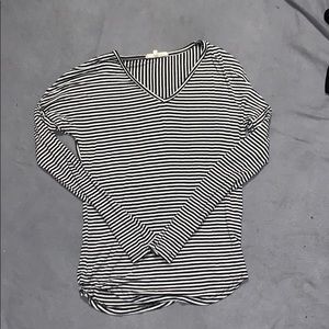Long sleeve V-neck black and white shirt